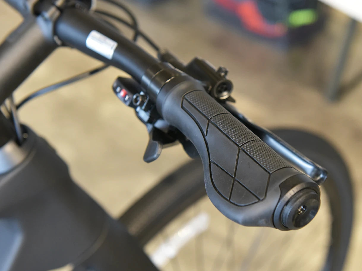 Trek FX Sport SL 4 2027年モデル カーボンクロスバイク