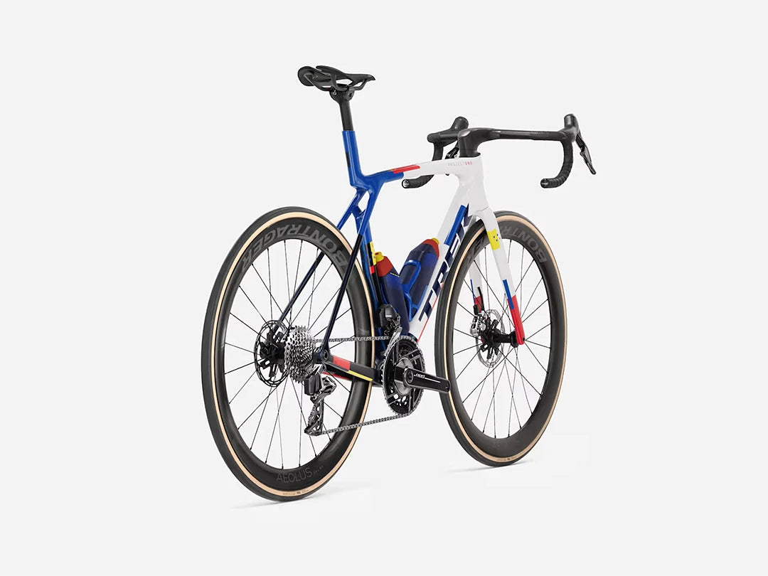 TREK Madone SLR 9 Gen8、Lidl-Trek Team Replica 2026　右斜め後ろから