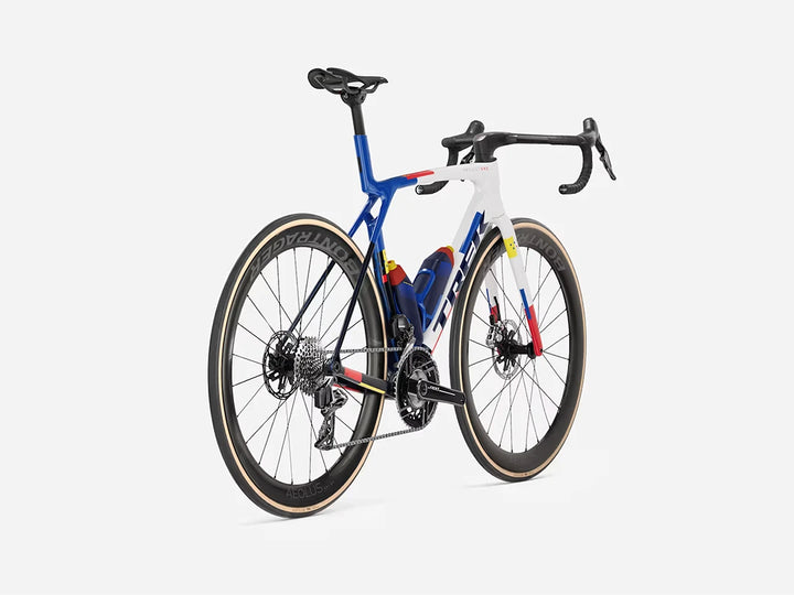 TREK Madone SLR 9 Gen8、Lidl-Trek Team Replica 2026　右斜め後ろから