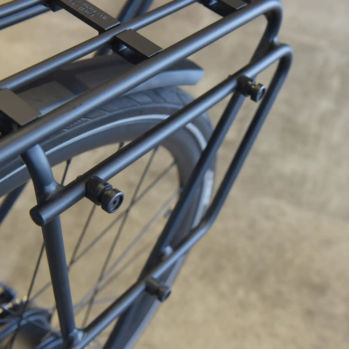 MIK Studs対応のリアキャリアに取り付けるパーツが付属