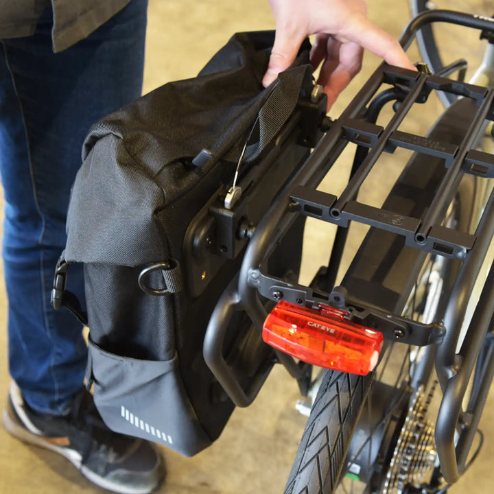 Trek MIK Studs シングルパニアをMIK Studs対応のリアキャリアに取り付け