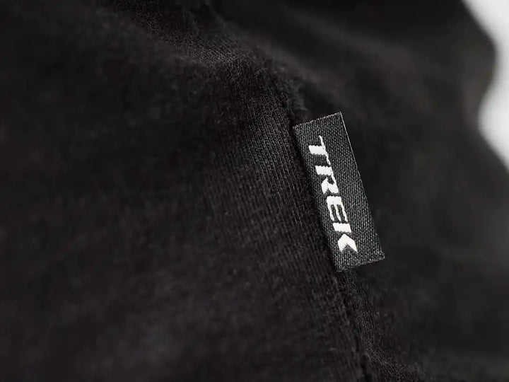 Trek Monochromatic Tシャツ　タグにはTREKのロゴ