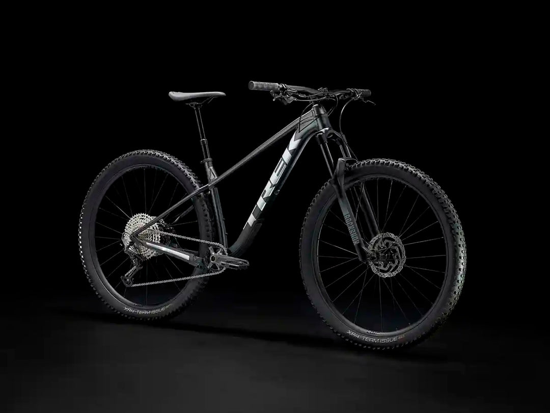 TREK　Roscoe7（ロスコ7）斜め前から カラー：trek black