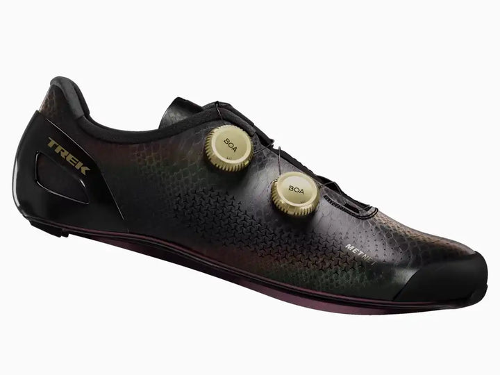 Trek RSLロードサイクリングシューズ　カラー：Black/Red (dark)　右足用を真横から
