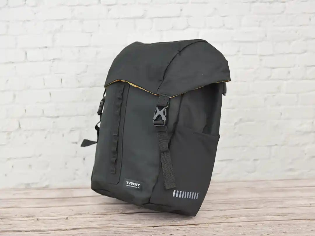 商品：TREK Single Pannier（トレックシングル パニア バッグ）斜め右方向からの写真