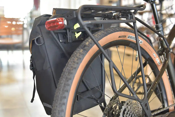 商品：TREK Single Pannier（トレックシングル パニア バッグ）リアラックへの取り付け箇所