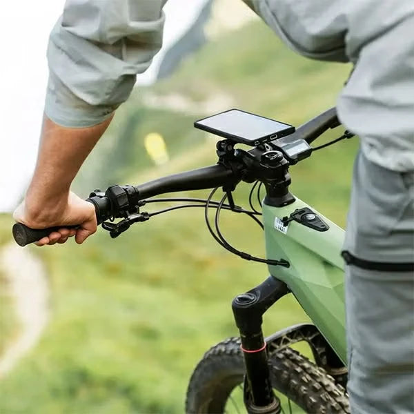 SP CONNECT Universal Bike Mount（SPコネクト ユニバーサル バイクマウント）ハンドル取り付けイメージ