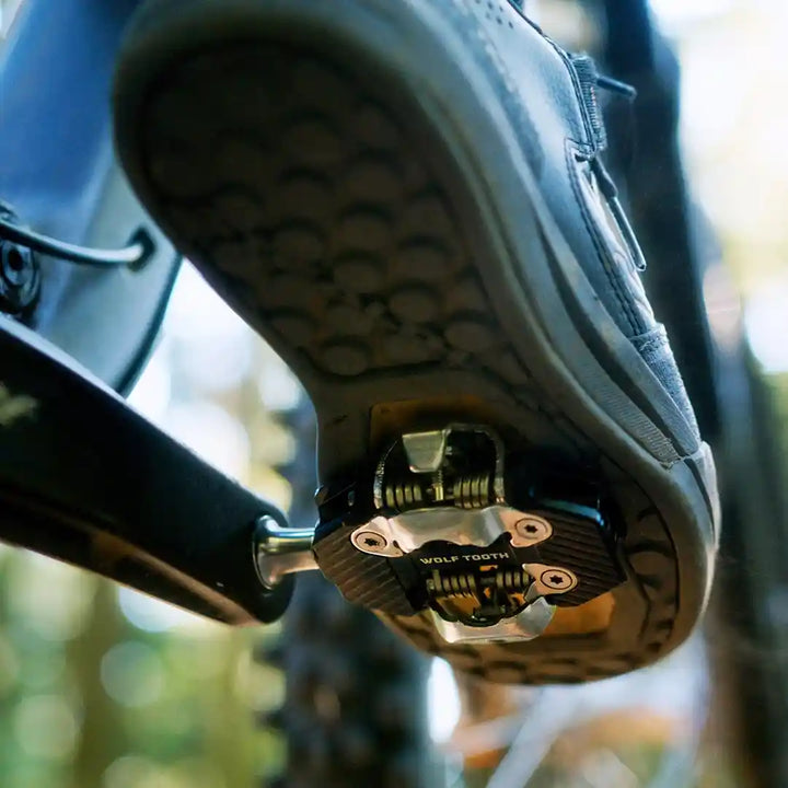 Wolf Tooth（ウルフトゥース）CTRL Trail Clipless Pedal シューズを装着