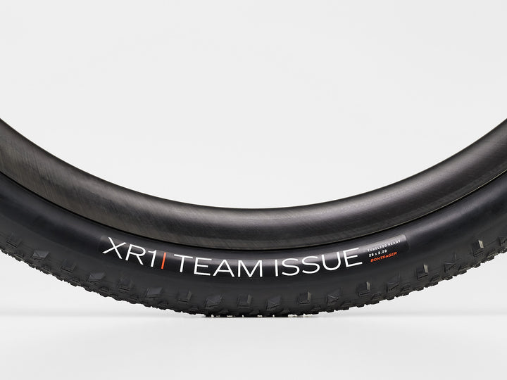 タイヤ XR1 Team Issue TLR MTB Tire（XR1 チームイシュー チューブレスレディ MTB タイヤ）