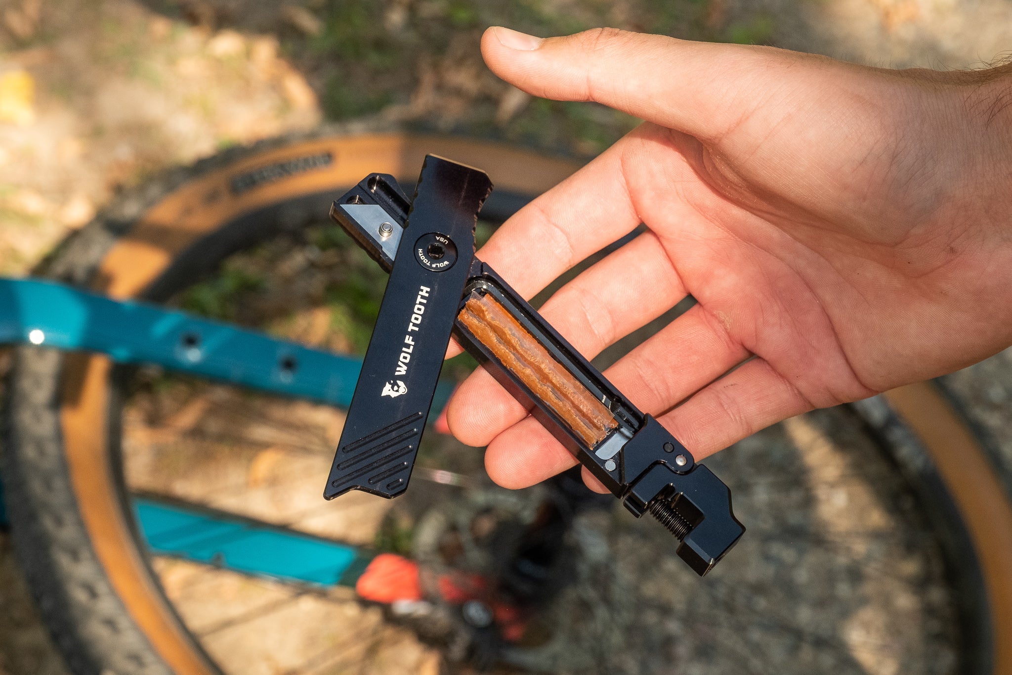 Wolf tooth 8-Bit Chainbreaker + Utility Knife Multi-Tool（ウルフトゥース 8ビット チェーンブレーカー + ユーティリティナイフ マルチツール）